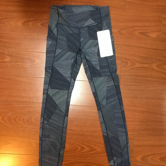 Lululemon Leggings Size 4 (NWT) - Priced to Sell - Picture 3 of 5